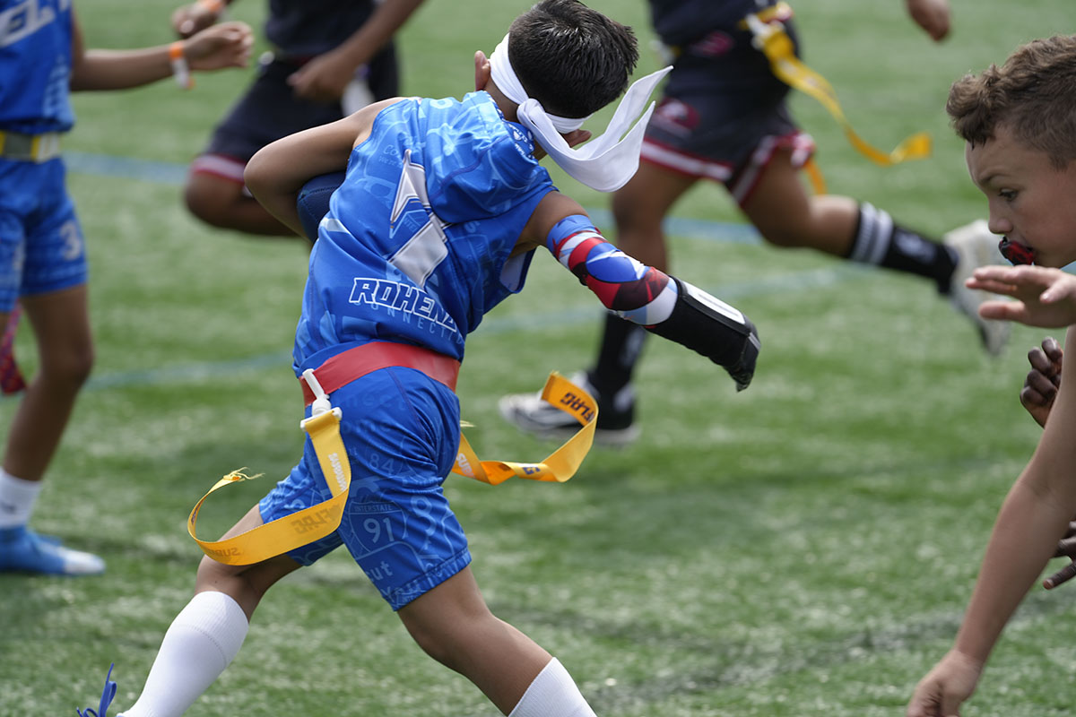 Connecticut flag football player running in a blue 32 Sports uniform